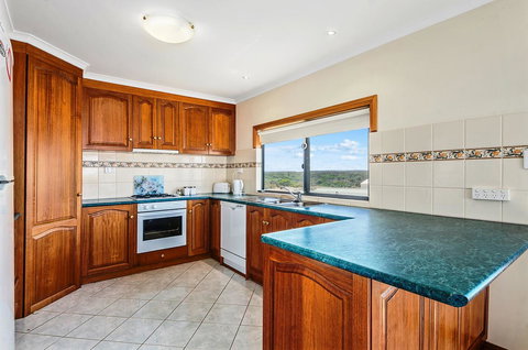 Rocks Retreat House With Sea Views - Hervey Bay Accommodation 10