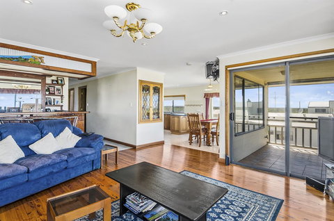 Rocks Retreat House With Sea Views - Hervey Bay Accommodation 0