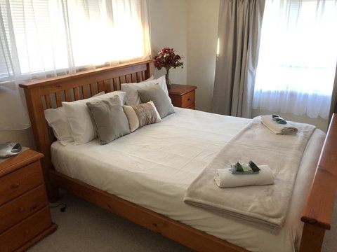 Rocks Retreat House With Sea Views - Hervey Bay Accommodation 2