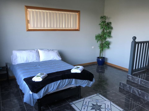 Rocks Retreat House With Sea Views - Hervey Bay Accommodation 4