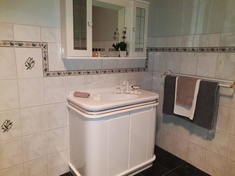 Rocks Retreat House With Sea Views - Hervey Bay Accommodation 15