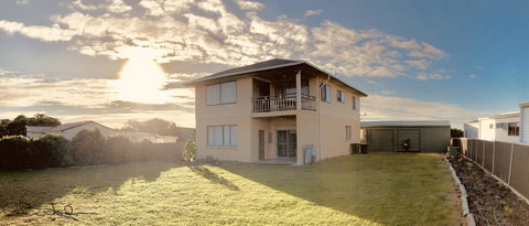 Rocks Retreat House With Sea Views - Hervey Bay Accommodation 5