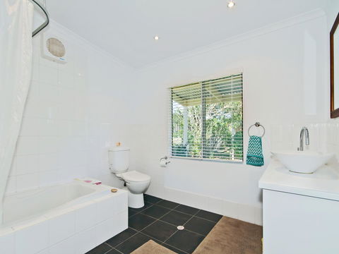 Boat House - Tourism Hervey Bay 8