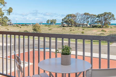 Jurien Bay Motel Apartments - Hervey Bay Accommodation 22