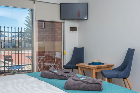 Jurien Bay Motel Apartments - Hervey Bay Accommodation 8