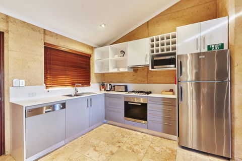 Eight Willows Retreat - Tourism Hervey Bay 2