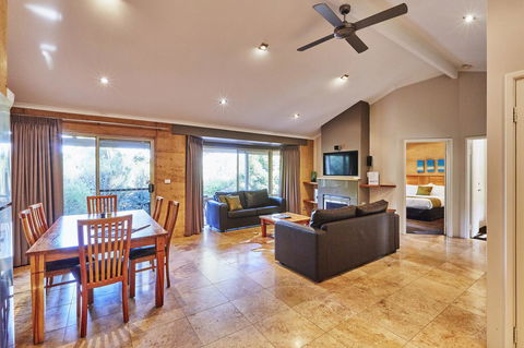 Eight Willows Retreat - Tourism Hervey Bay 1