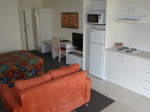 Dunsborough Central Motel - Hervey Bay Accommodation 5