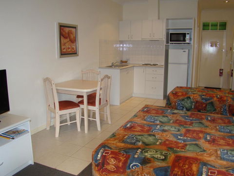 Dunsborough Central Motel - Hervey Bay Accommodation 10