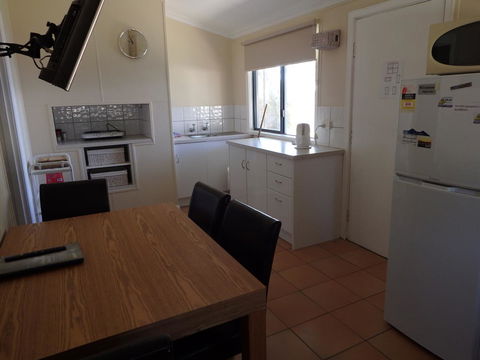 Lazy Lobster Holiday Units & Chalets - Tourism Hervey Bay 6