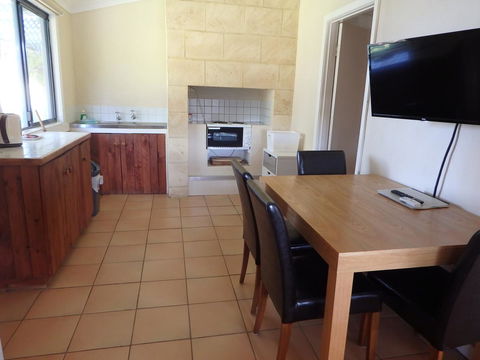 Lazy Lobster Holiday Units & Chalets - Tourism Hervey Bay 4