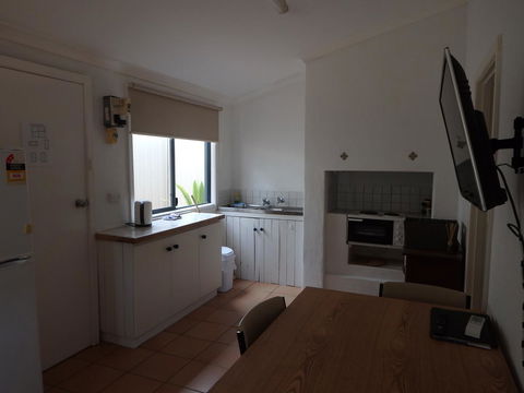 Lazy Lobster Holiday Units & Chalets - Tourism Hervey Bay 16