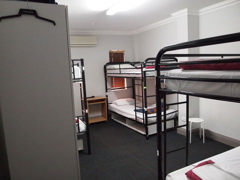 The Emperors Crown Hostel - Hervey Bay Accommodation 4