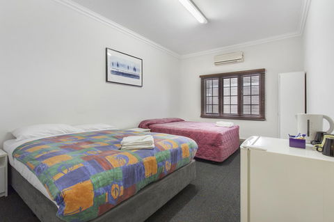 The Emperors Crown Hostel - Hervey Bay Accommodation 16