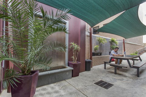 The Emperors Crown Hostel - Hervey Bay Accommodation 12