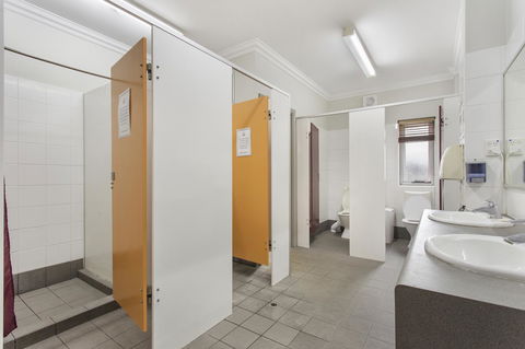 The Emperors Crown Hostel - Hervey Bay Accommodation 25
