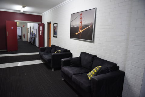 The Emperors Crown Hostel - Hervey Bay Accommodation 9