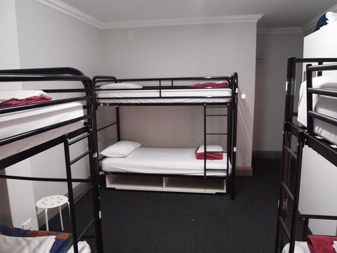 The Emperors Crown Hostel - Hervey Bay Accommodation 11