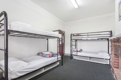 The Emperors Crown Hostel - Hervey Bay Accommodation 7