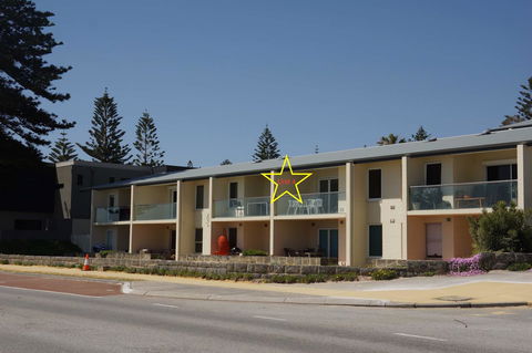 Cottesloe Beachfront Ocean View Apartment - Tourism Hervey Bay 1