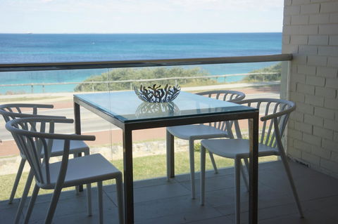 Cottesloe Beachfront Ocean View Apartment - Tourism Hervey Bay 5