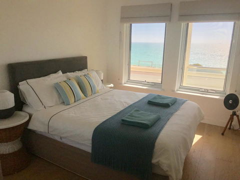 Cottesloe Beachfront Ocean View Apartment - Tourism Hervey Bay 2