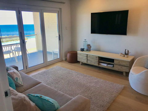 Cottesloe Beachfront Ocean View Apartment - Tourism Hervey Bay 6