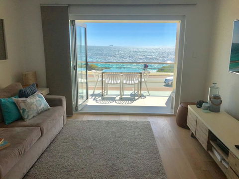 Cottesloe Beachfront Ocean View Apartment - Tourism Hervey Bay 0