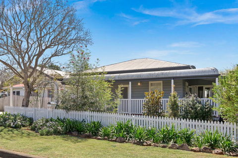 Lavender Cottage - Tourism Hervey Bay 0
