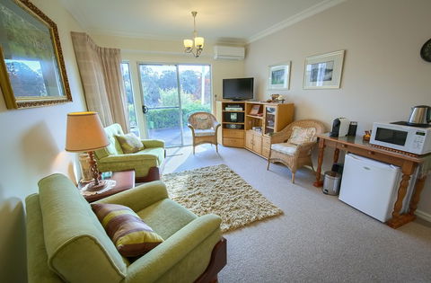 Glenelg On King Bed & Breakfast - Tourism Hervey Bay 2