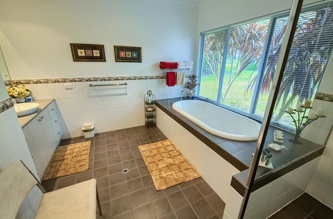Glenelg On King Bed & Breakfast - Tourism Hervey Bay 3