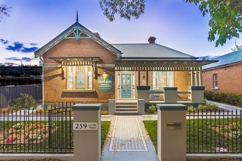 Blue Door Apartments - Tourism Hervey Bay 0
