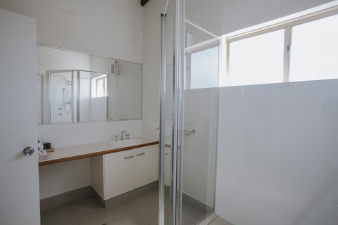 Canal Rocks Beachfront Apartments - Tourism Hervey Bay 13