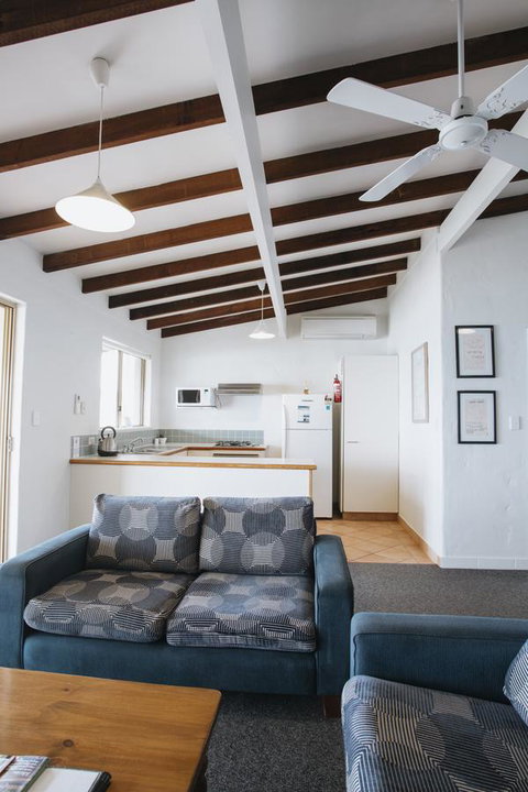 Canal Rocks Beachfront Apartments - Tourism Hervey Bay 4