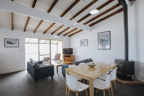 Canal Rocks Beachfront Apartments - Tourism Hervey Bay 22