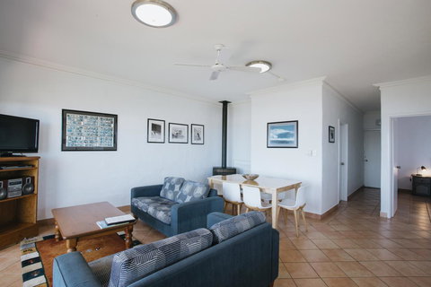 Canal Rocks Beachfront Apartments - Tourism Hervey Bay 9