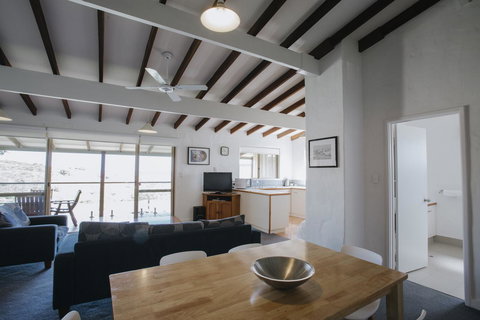 Canal Rocks Beachfront Apartments - Tourism Hervey Bay 16