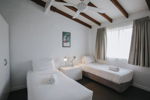 Canal Rocks Beachfront Apartments - Tourism Hervey Bay 17