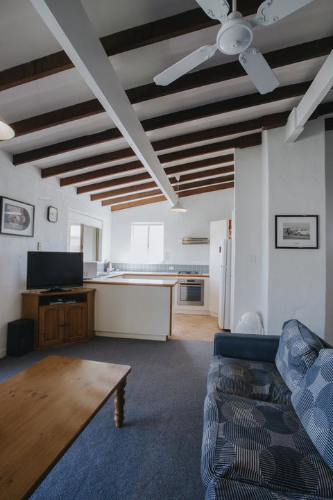 Canal Rocks Beachfront Apartments - Tourism Hervey Bay 11