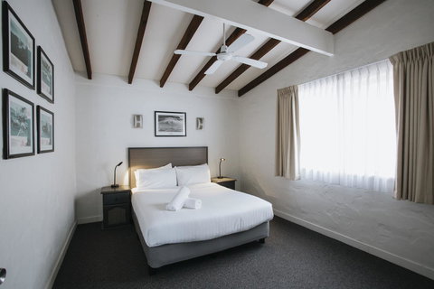 Canal Rocks Beachfront Apartments - Tourism Hervey Bay 3