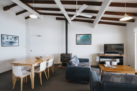 Canal Rocks Beachfront Apartments - Tourism Hervey Bay 2