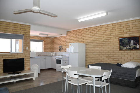 Kalbarri Seafront Villas - Tourism Hervey Bay 16