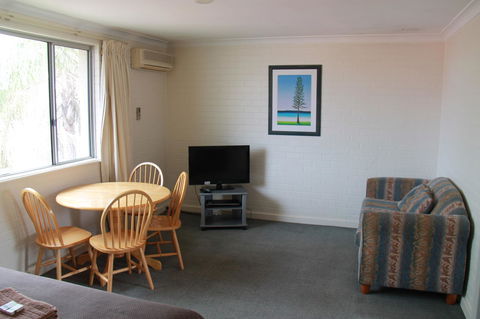 Malibu Apartments - Perth - Tourism Hervey Bay 12
