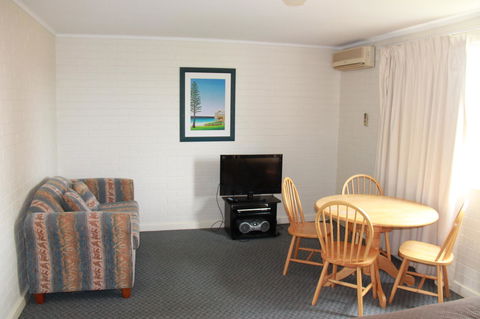 Malibu Apartments - Perth - Tourism Hervey Bay 7