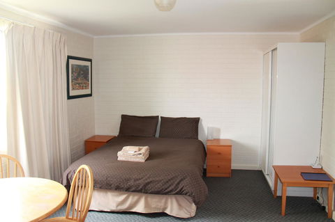 Malibu Apartments - Perth - Tourism Hervey Bay 4
