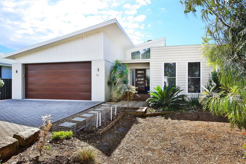 Calming Waters - Pet Friendly - Community Pool - Hervey Bay Accommodation 38