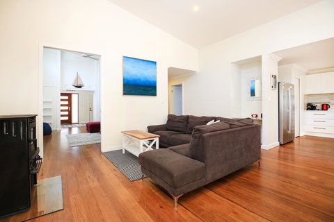 Calming Waters - Pet Friendly - Community Pool - Hervey Bay Accommodation 10