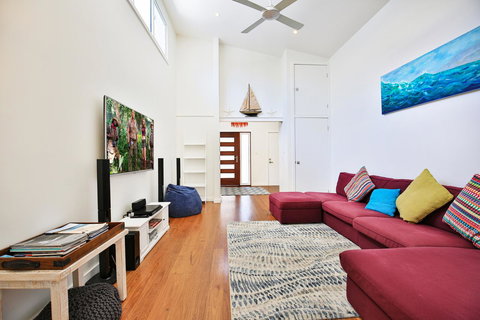 Calming Waters - Pet Friendly - Community Pool - Hervey Bay Accommodation 3