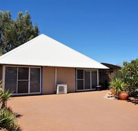 Osprey Holiday Village Unit 110 - Wake up to the birds in your 4 poster bed with a view - Tourism Hervey Bay