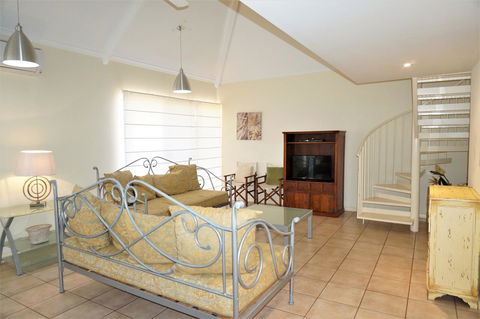 Osprey Holiday Village Unit 110 - Tourism Hervey Bay 4